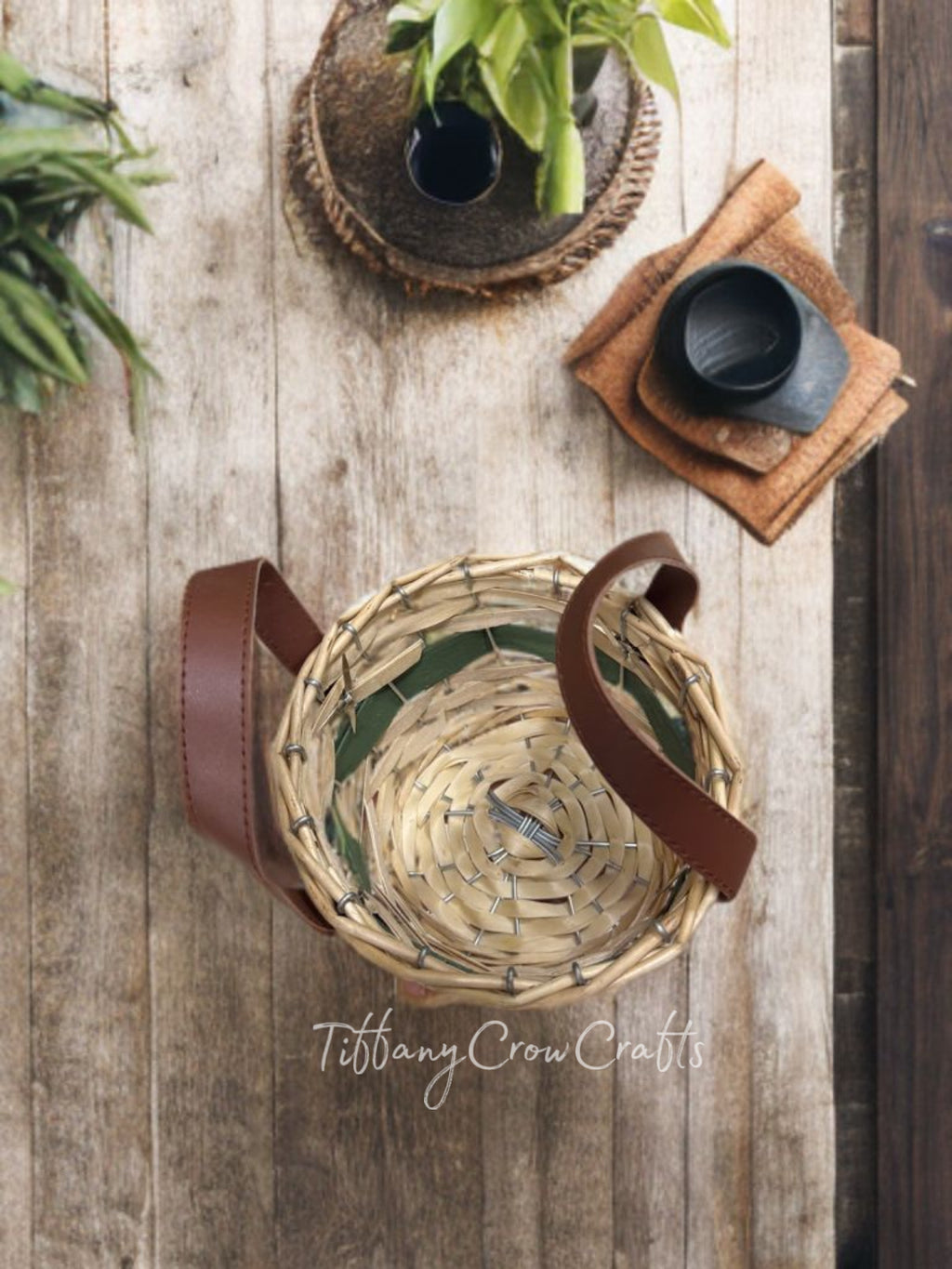 GREEN SCREWPINE WOVEN TOTE BASKET (ROUND)