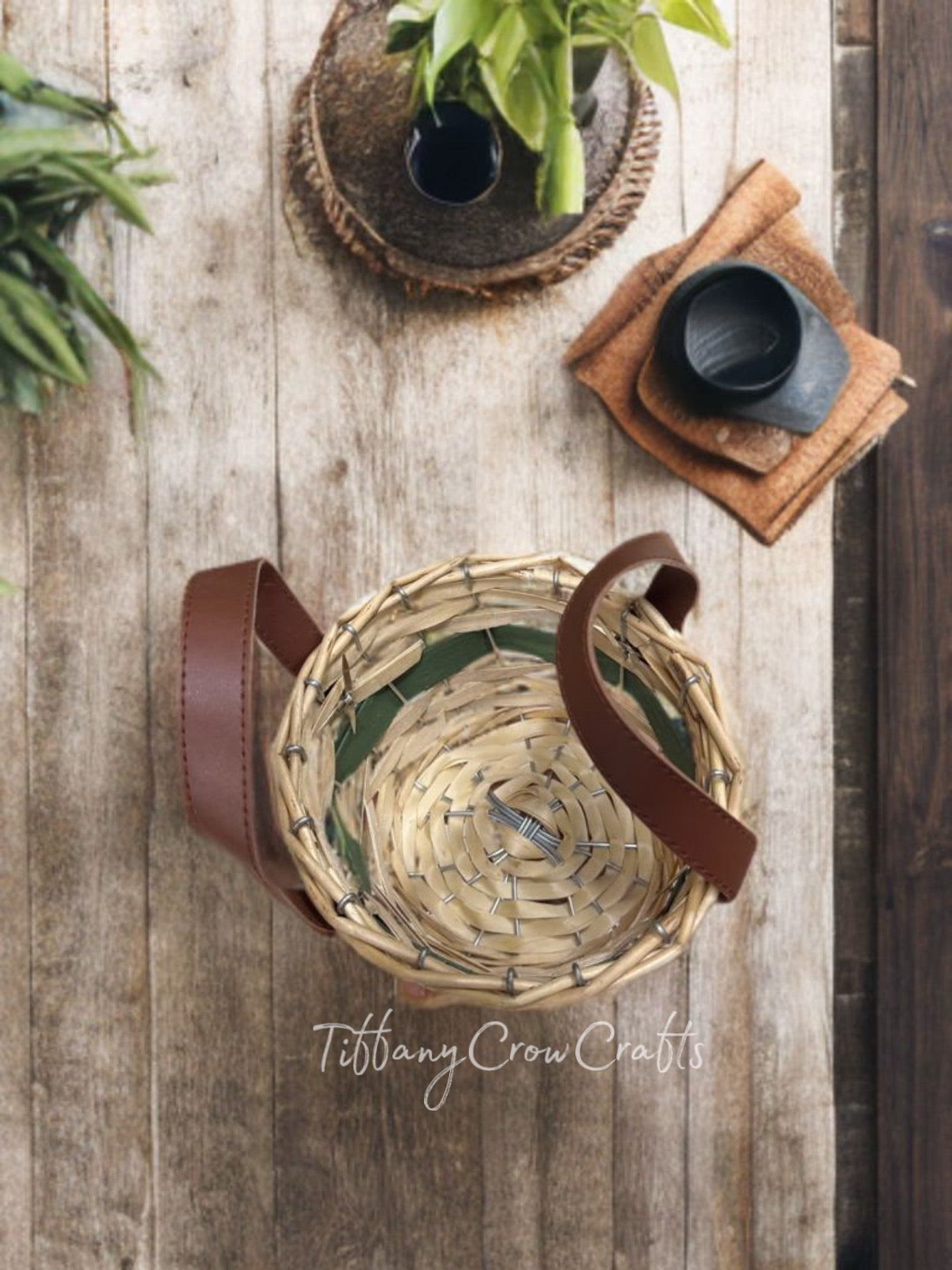 GREEN SCREWPINE WOVEN TOTE BASKET (ROUND)