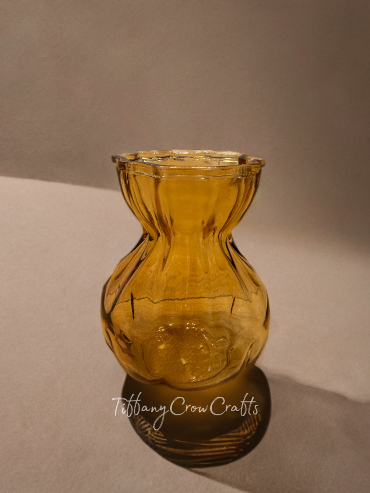 SLEEK HOURGLASS BUD VASE