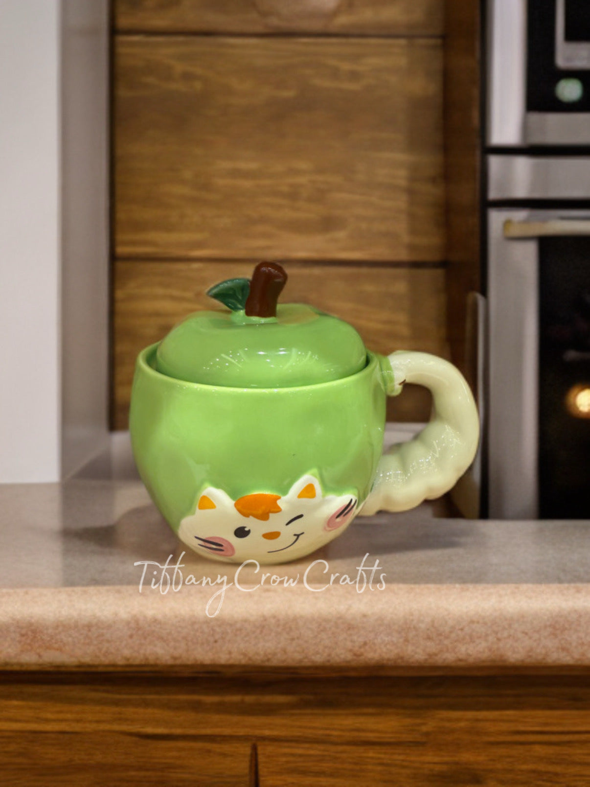 WINKING KITTY APPLE MUG