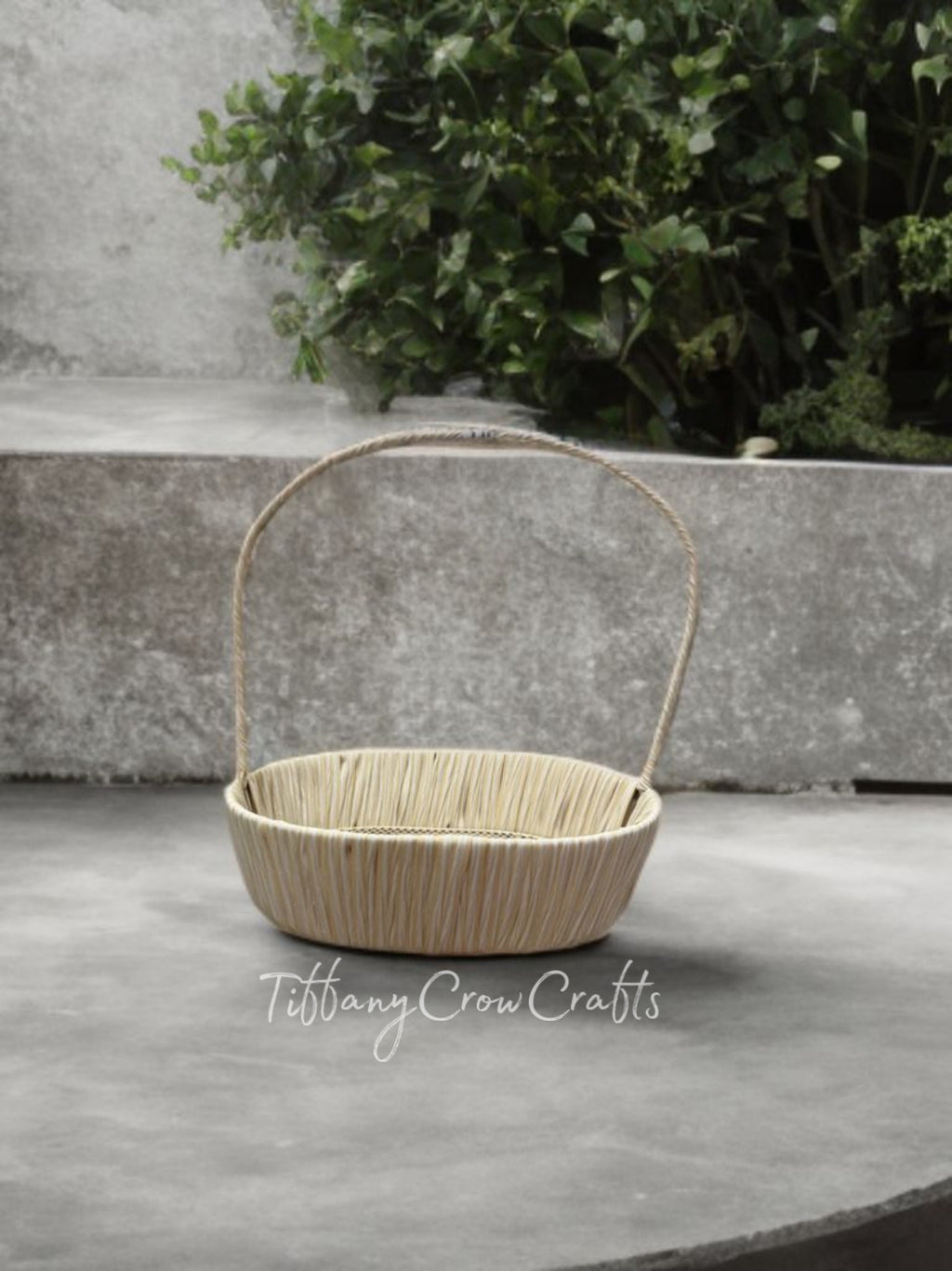 VINTAGE PANDANUS LEAF WOVEN BASKET