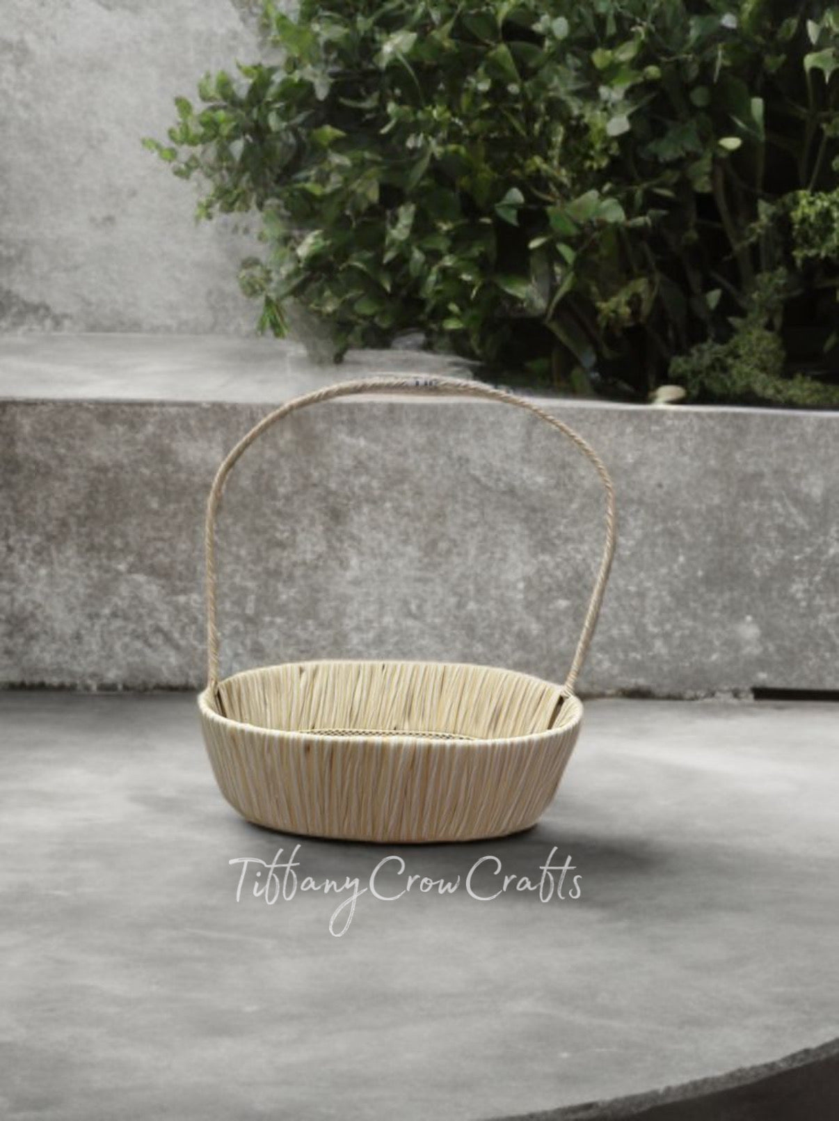 VINTAGE PANDANUS LEAF WOVEN BASKET