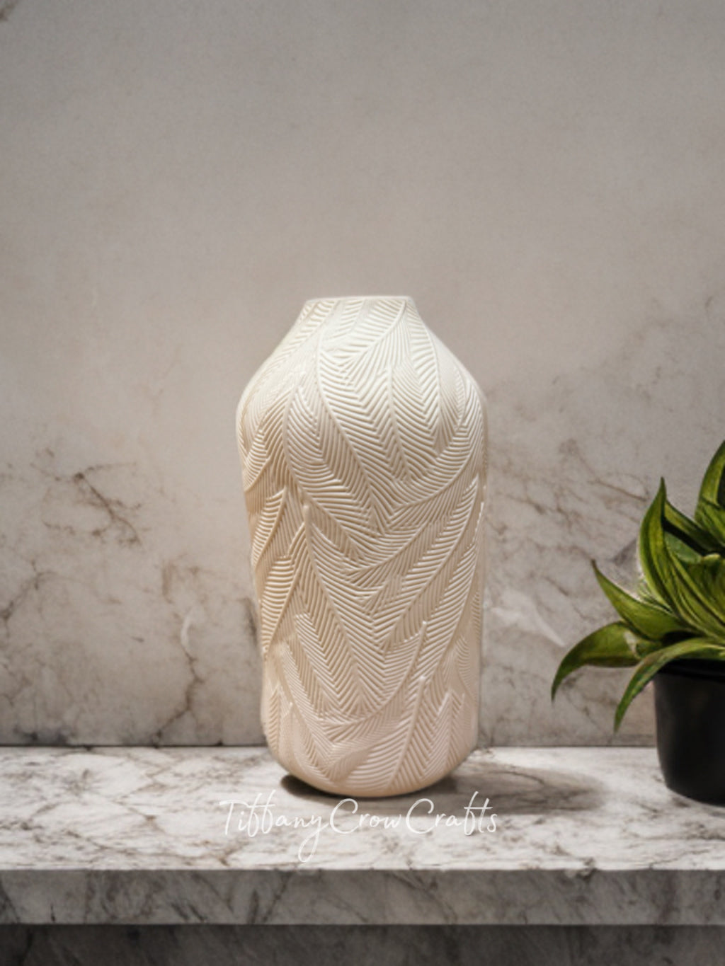 BEAUTIFUL LEAF TEXTURED CERAMIC VASE