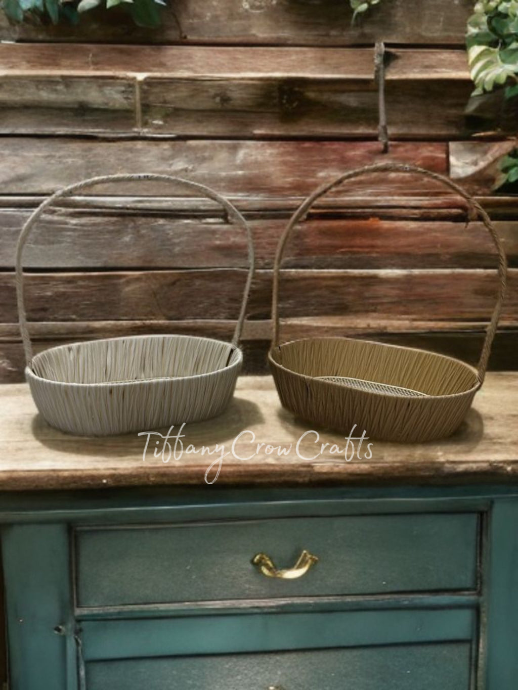 VINTAGE PANDANUS LEAF WOVEN BASKET