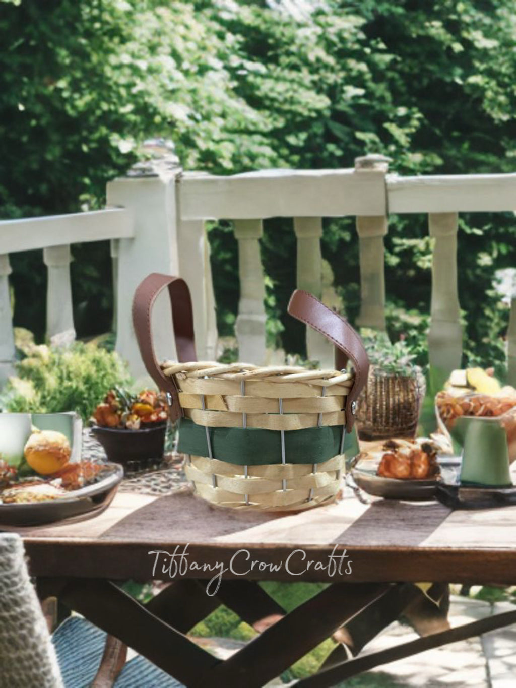GREEN SCREWPINE WOVEN TOTE BASKET (ROUND)