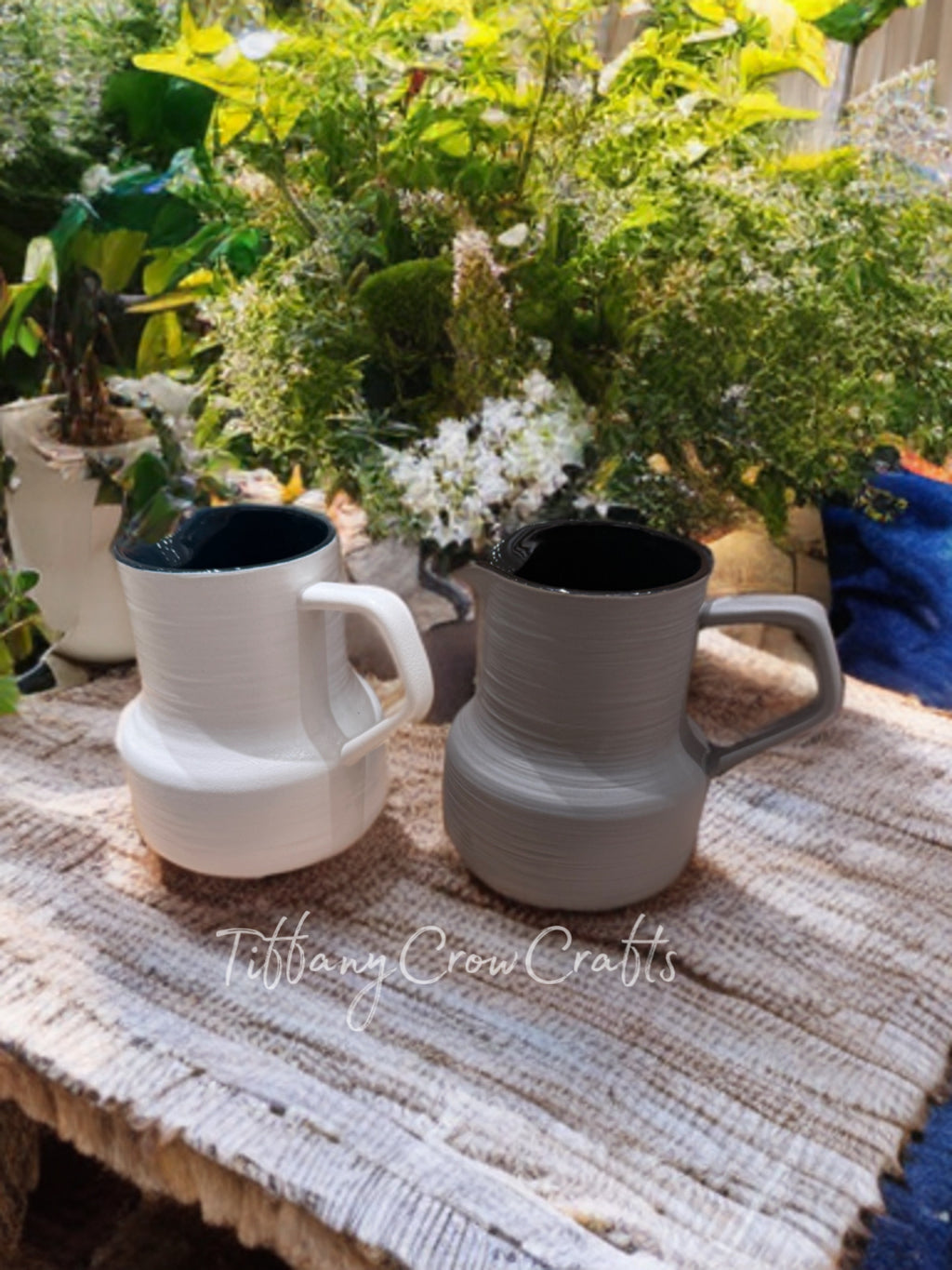 MATTE TEXTURED PORCELAIN CARAFE
