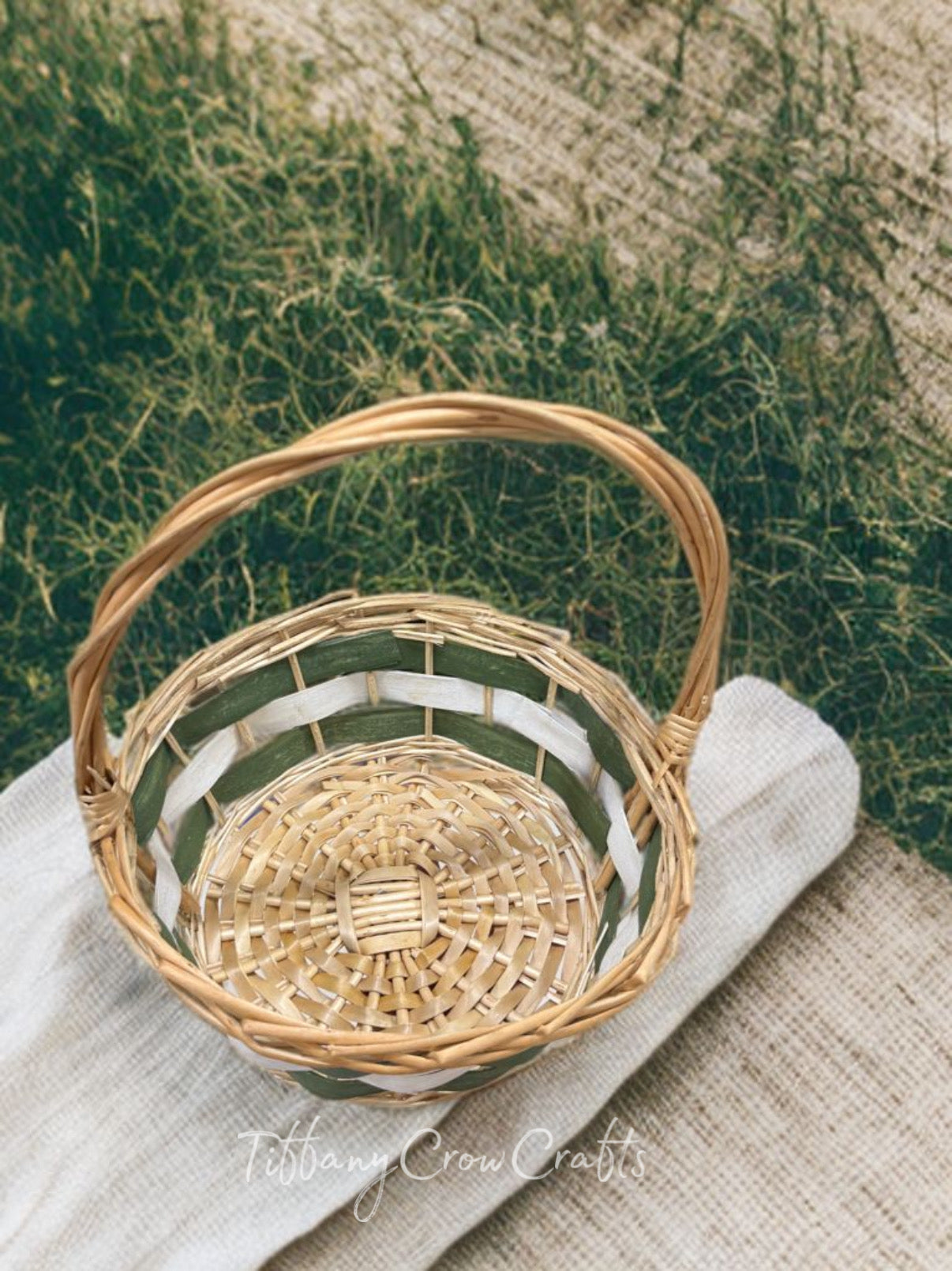 CHARMING GREEN HANDWOVEN RATTAN & LEAF BASKET
