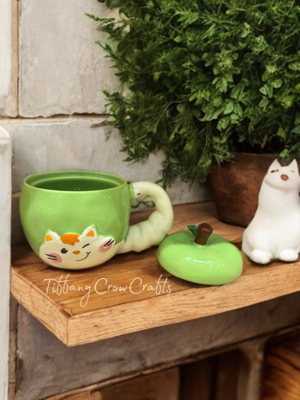 WINKING KITTY APPLE MUG