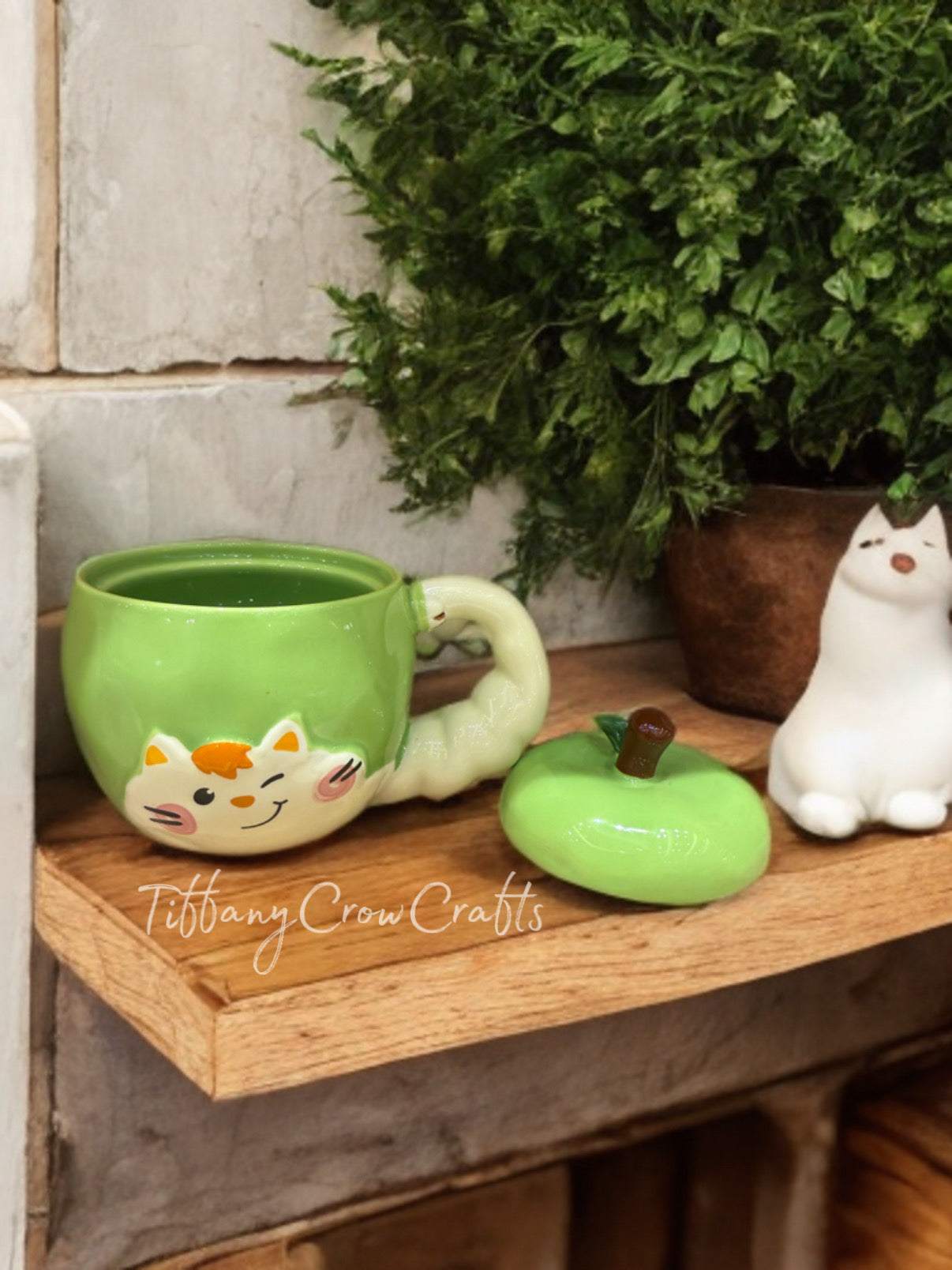 WINKING KITTY APPLE MUG