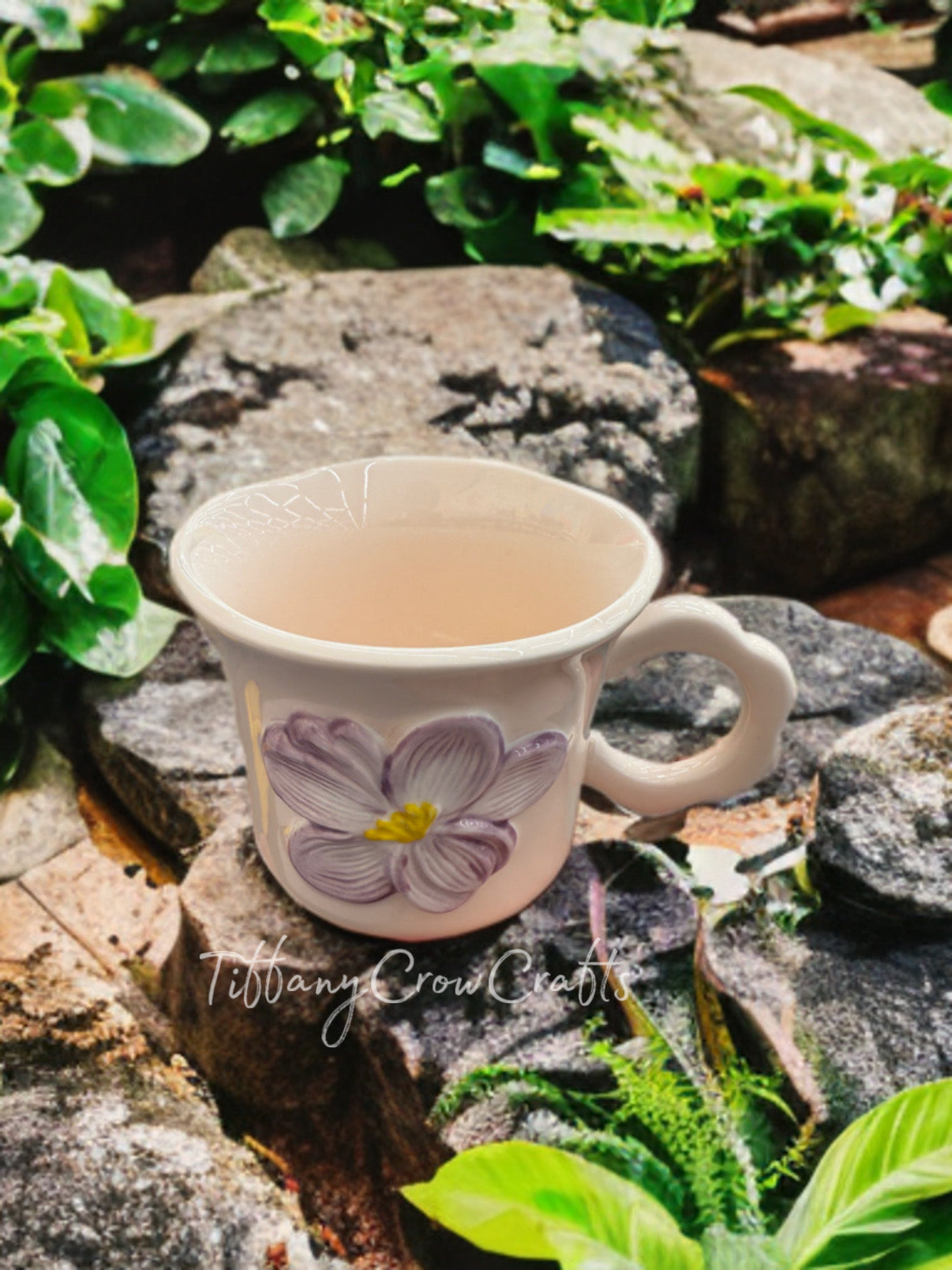 SOFT-HUED SCULPTED PETAL MUG