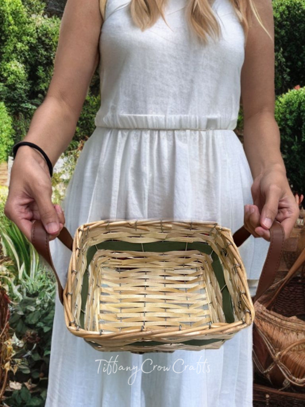 GREEN SCREWPINE WOVEN TOTE BASKET (SQUARE)