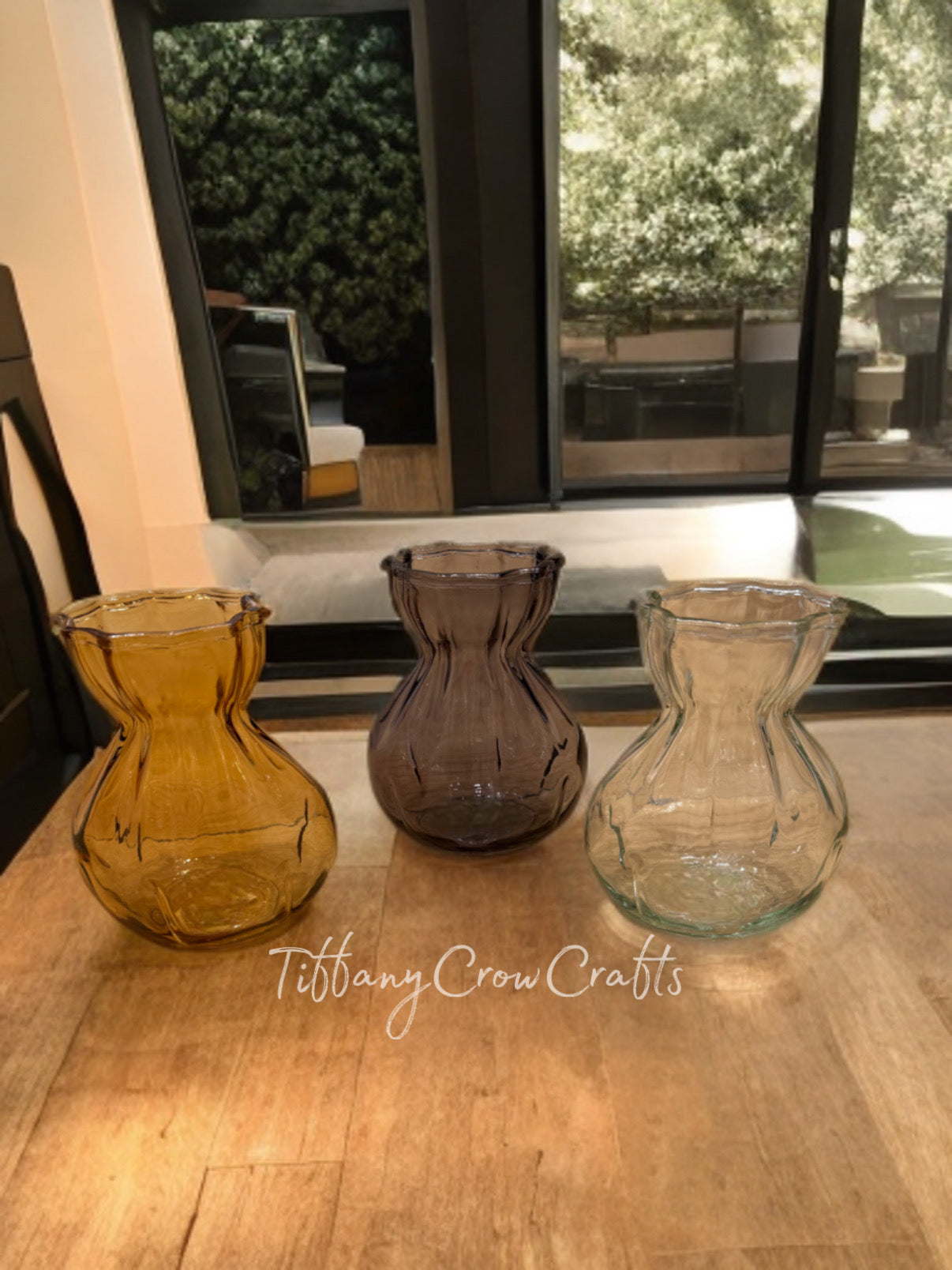 SLEEK HOURGLASS BUD VASE