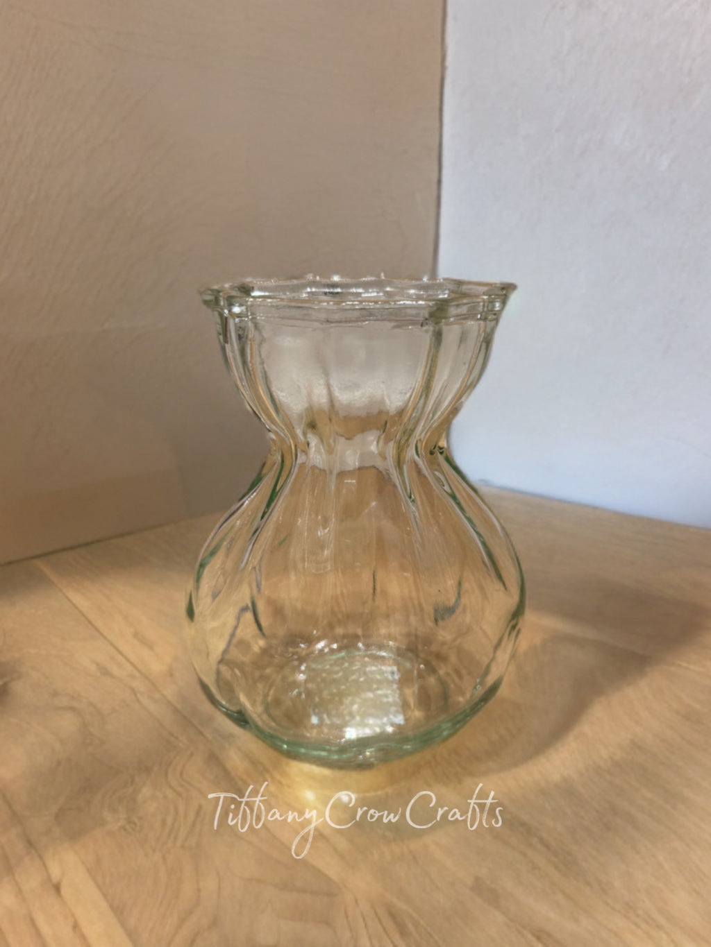 SLEEK HOURGLASS BUD VASE