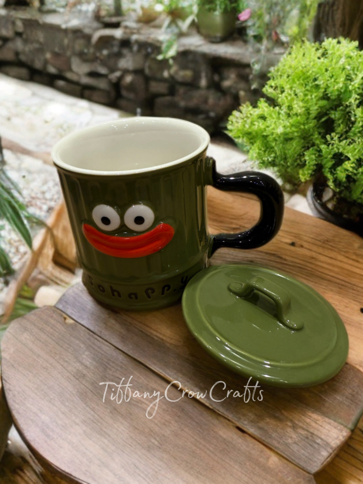 SMILEY QUIRKY CERAMIC MUG & LID SET (Green/Pink/Cream)