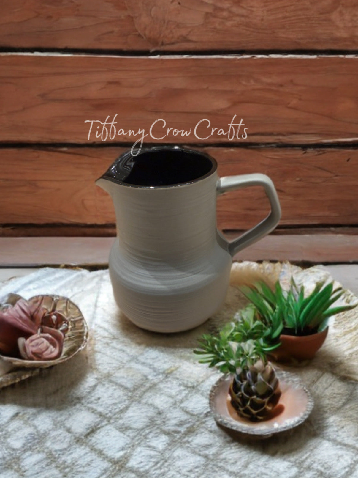 MATTE TEXTURED PORCELAIN CARAFE