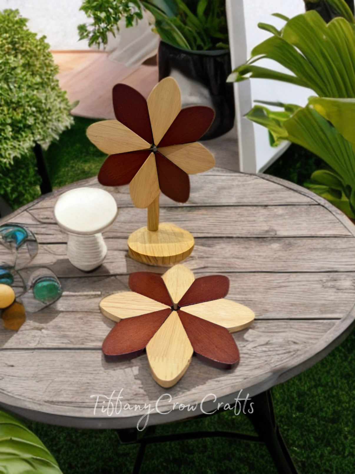 DUAL COLOUR GEOMETRIC BLOOM WOODEN COASTER SET