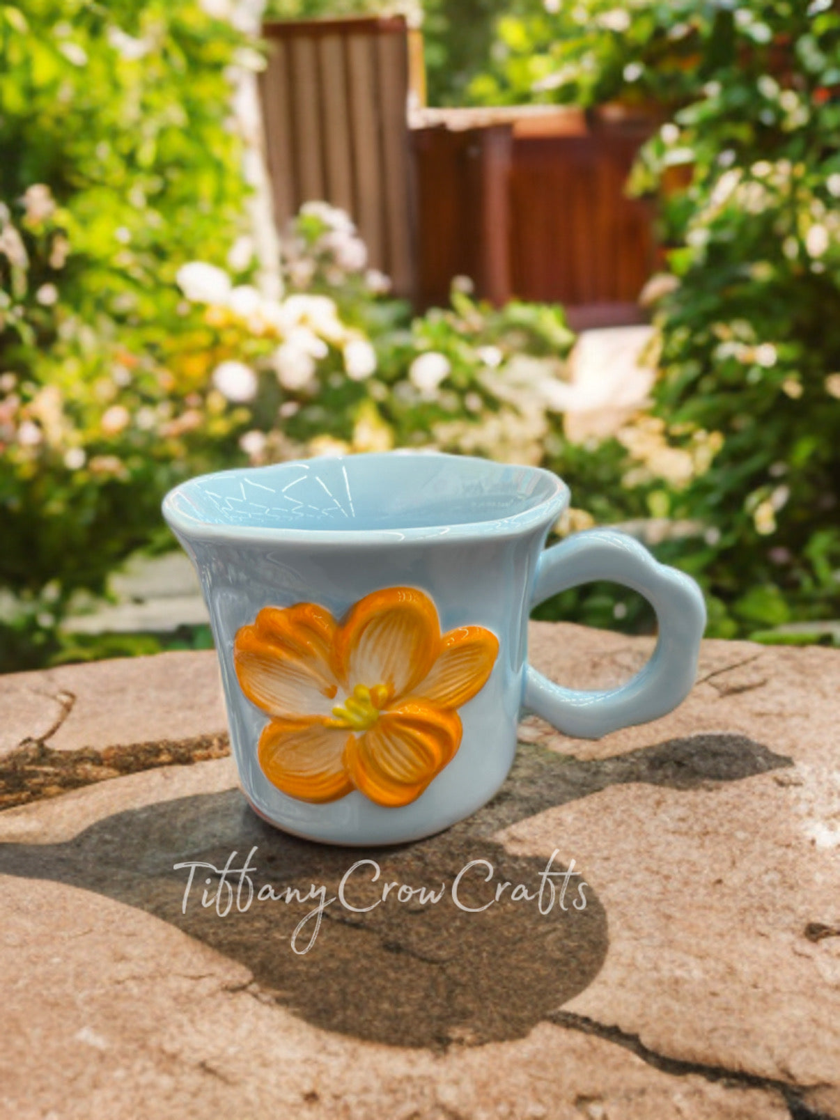 SOFT-HUED SCULPTED PETAL MUG