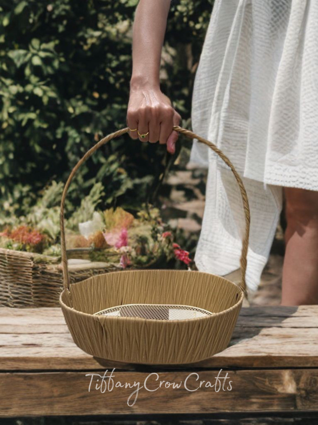 VINTAGE PANDANUS LEAF WOVEN BASKET