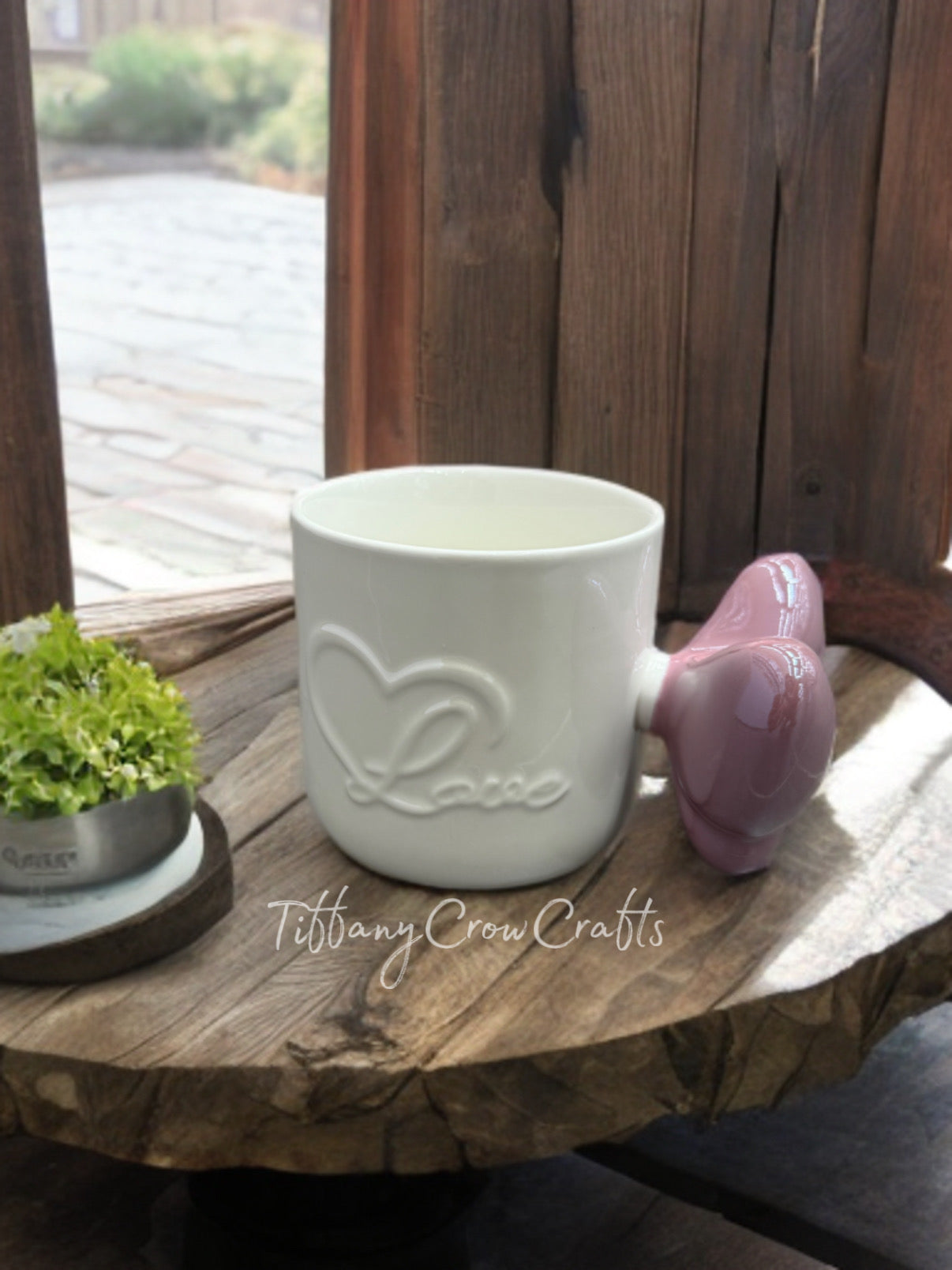 SCULPTURAL RIBBON TEA MUG WITH LOVE