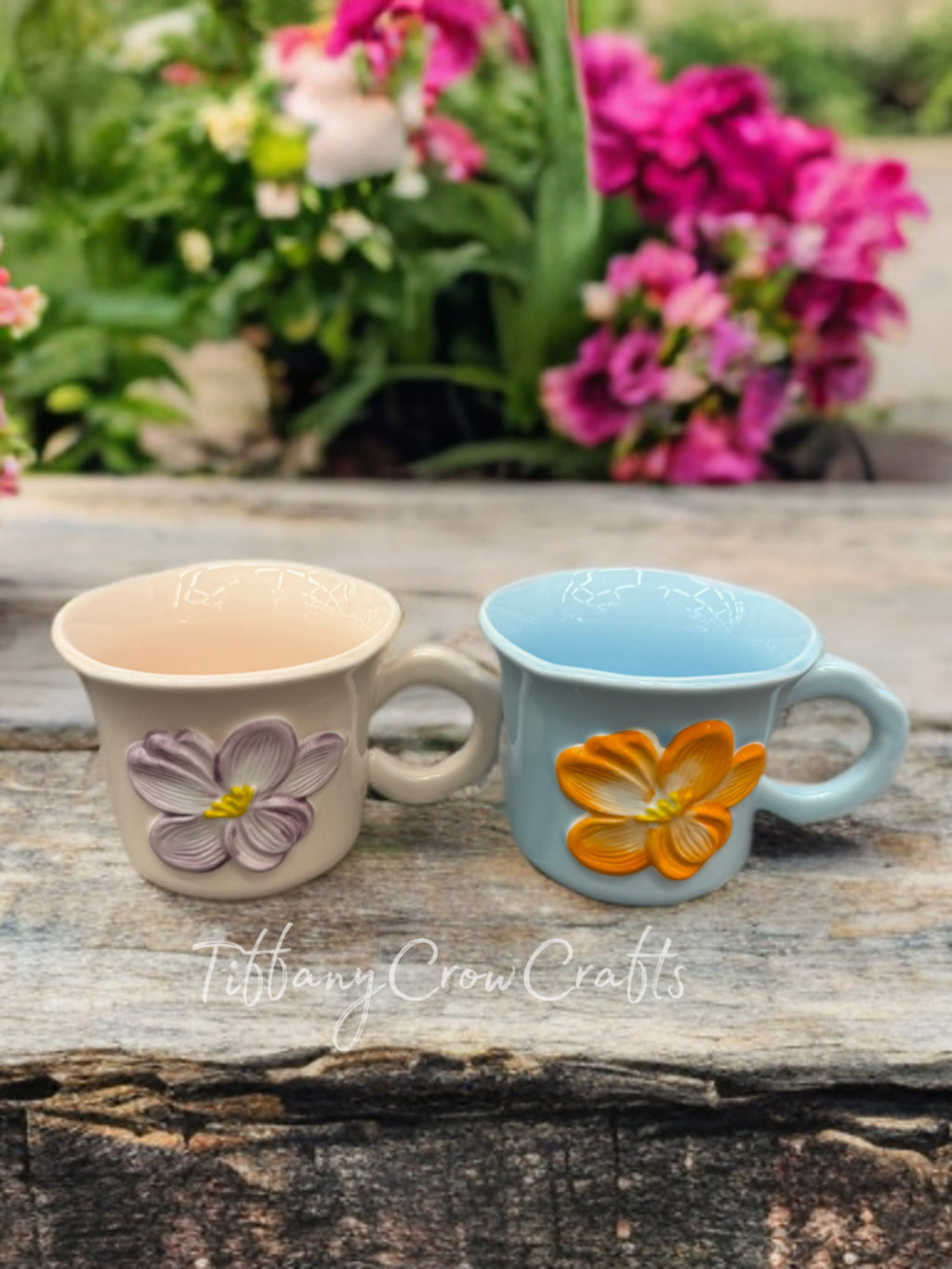 SOFT-HUED SCULPTED PETAL MUG