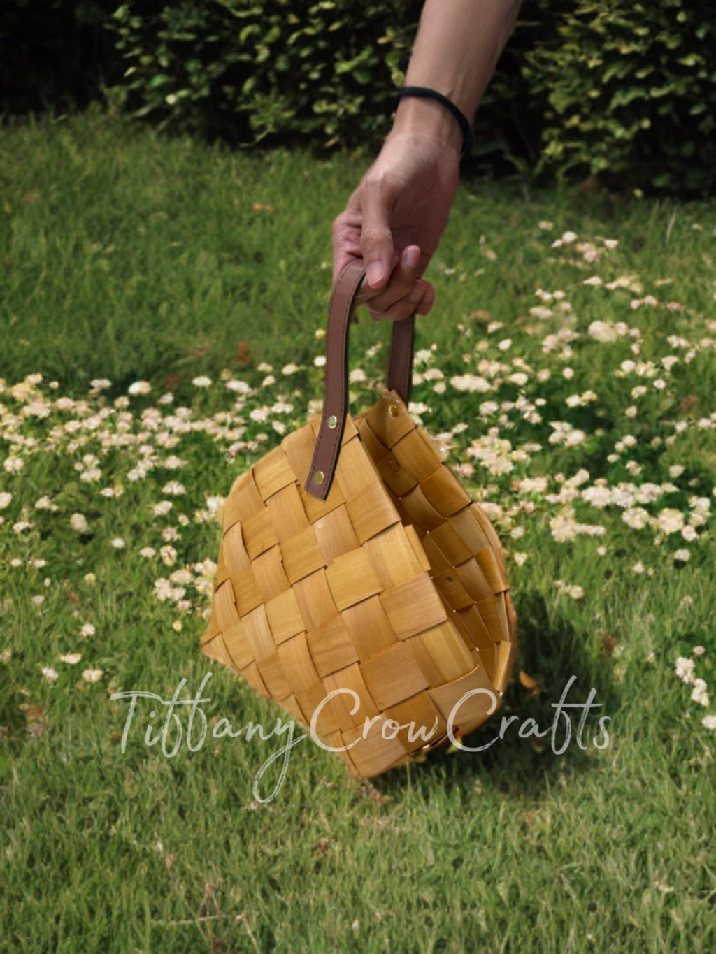 HANDWOVEN VEGAN BASKET WITH FAUX LEATHER HANDLE