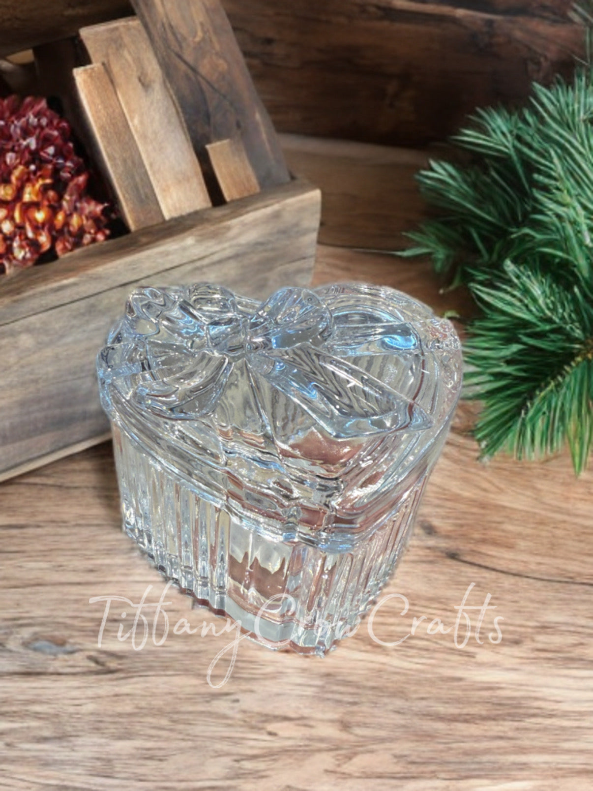 TIMELESS ELEGANCE: FACETED CRYSTAL-CUT TRINKET BOXES WITH BOW