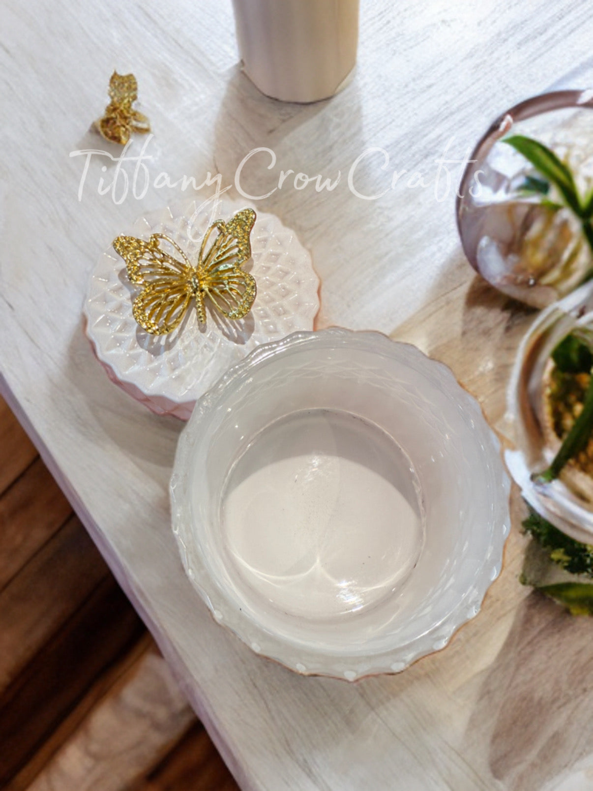 ELEGANT GLASS STORAGE JAR WITH GOLD BUTTERFLY LID