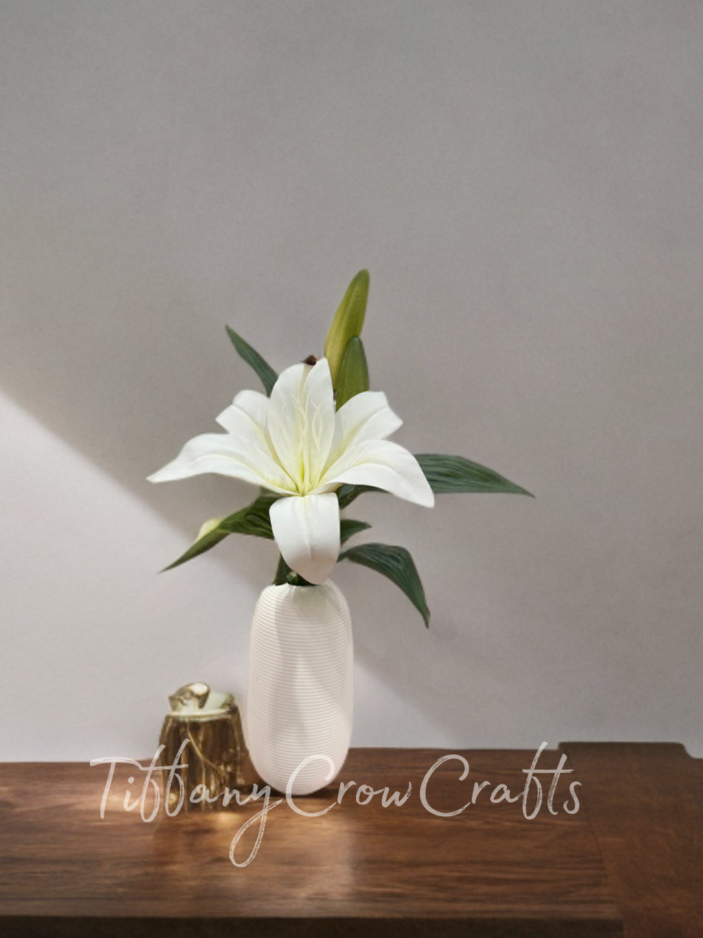 ARTFUL FAUX LILY ARRANGEMENT - HANDCRAFTED CERAMIC VASE CENTERPIECE