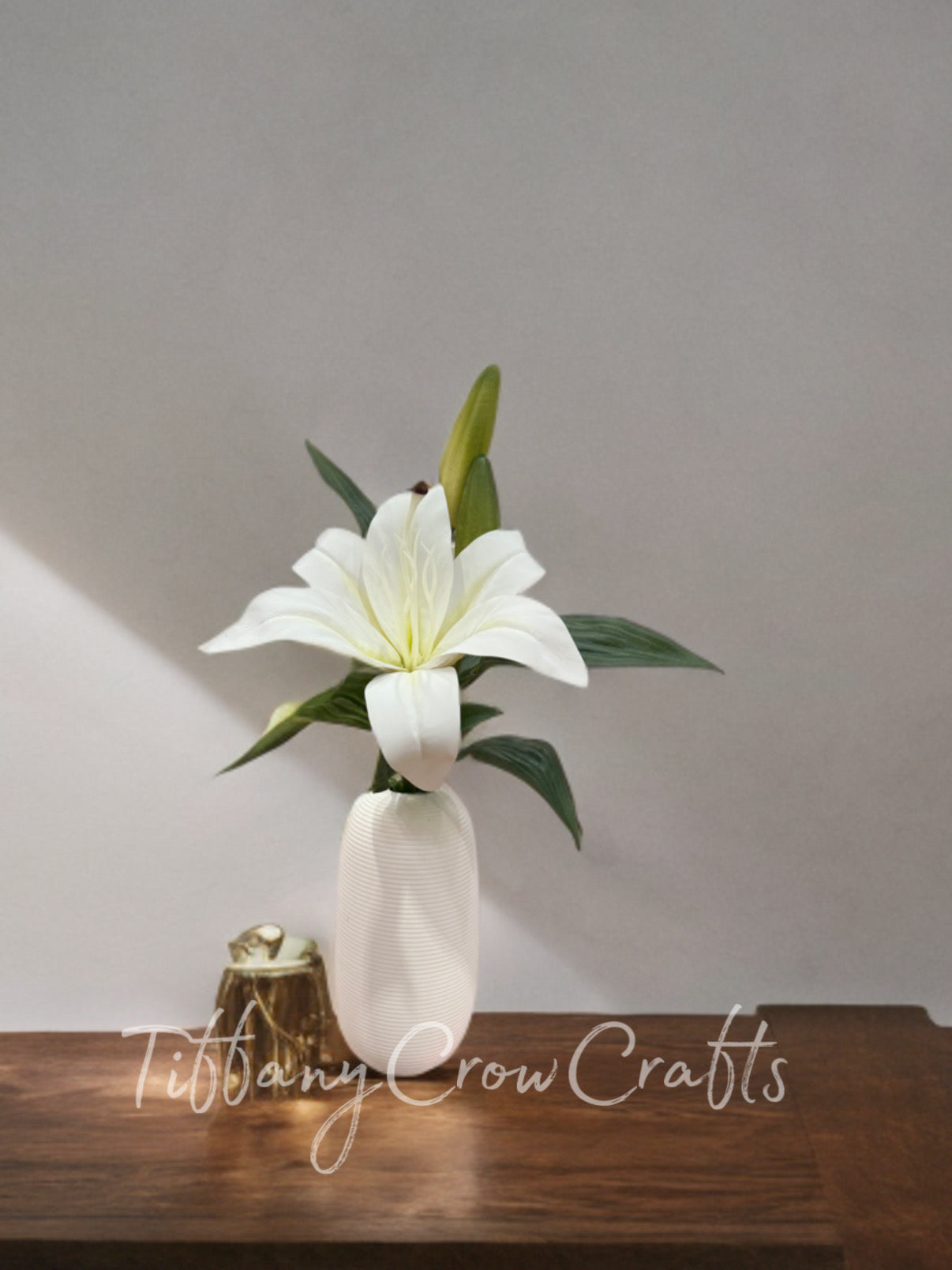 ARTFUL FAUX LILY ARRANGEMENT - HANDCRAFTED CERAMIC VASE CENTERPIECE