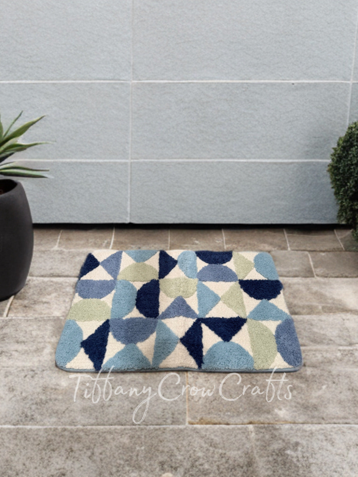 MODERN GEOMETRIC BATHROOM RUG
