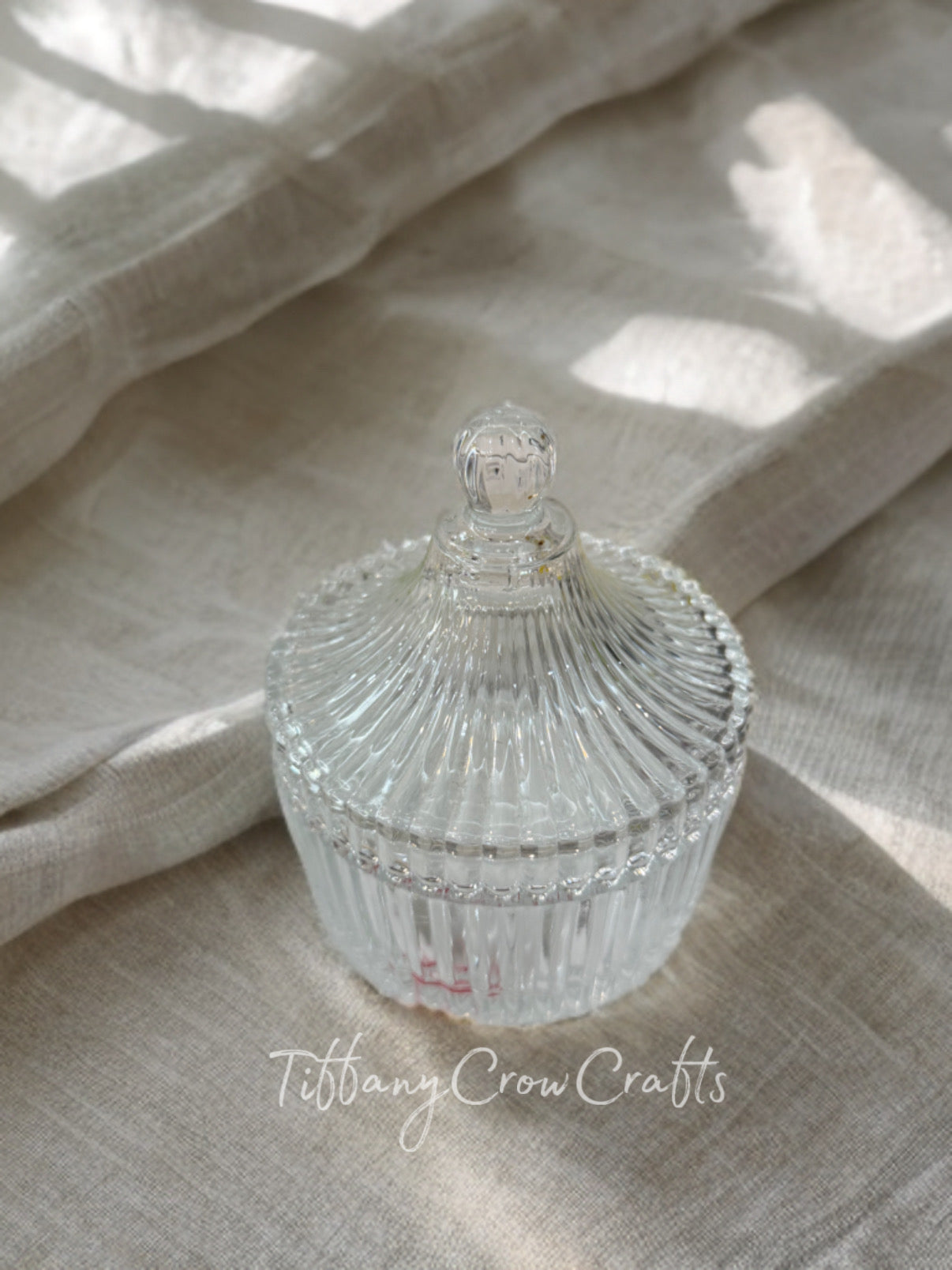 ANTIQUE ELEGANCE RIVBED GLASS TRINKET DISH WITH FINIAL LID