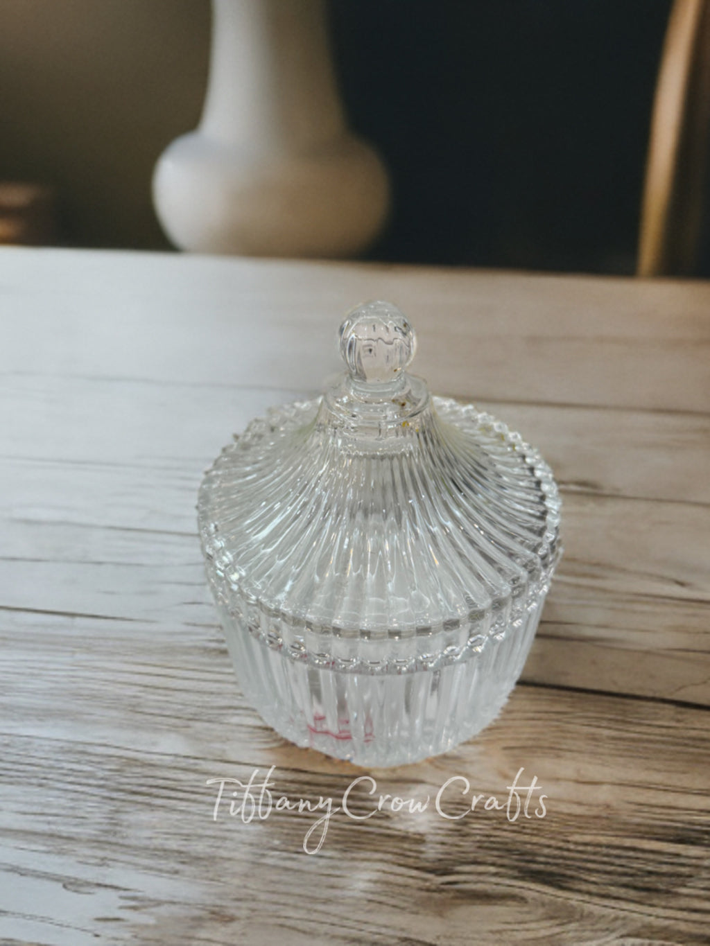 ANTIQUE ELEGANCE RIVBED GLASS TRINKET DISH WITH FINIAL LID
