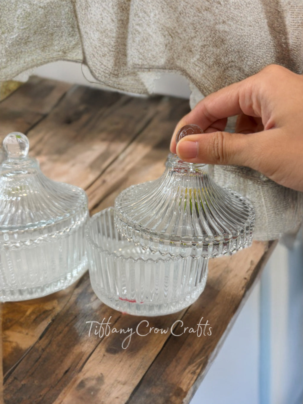 ANTIQUE ELEGANCE RIVBED GLASS TRINKET DISH WITH FINIAL LID