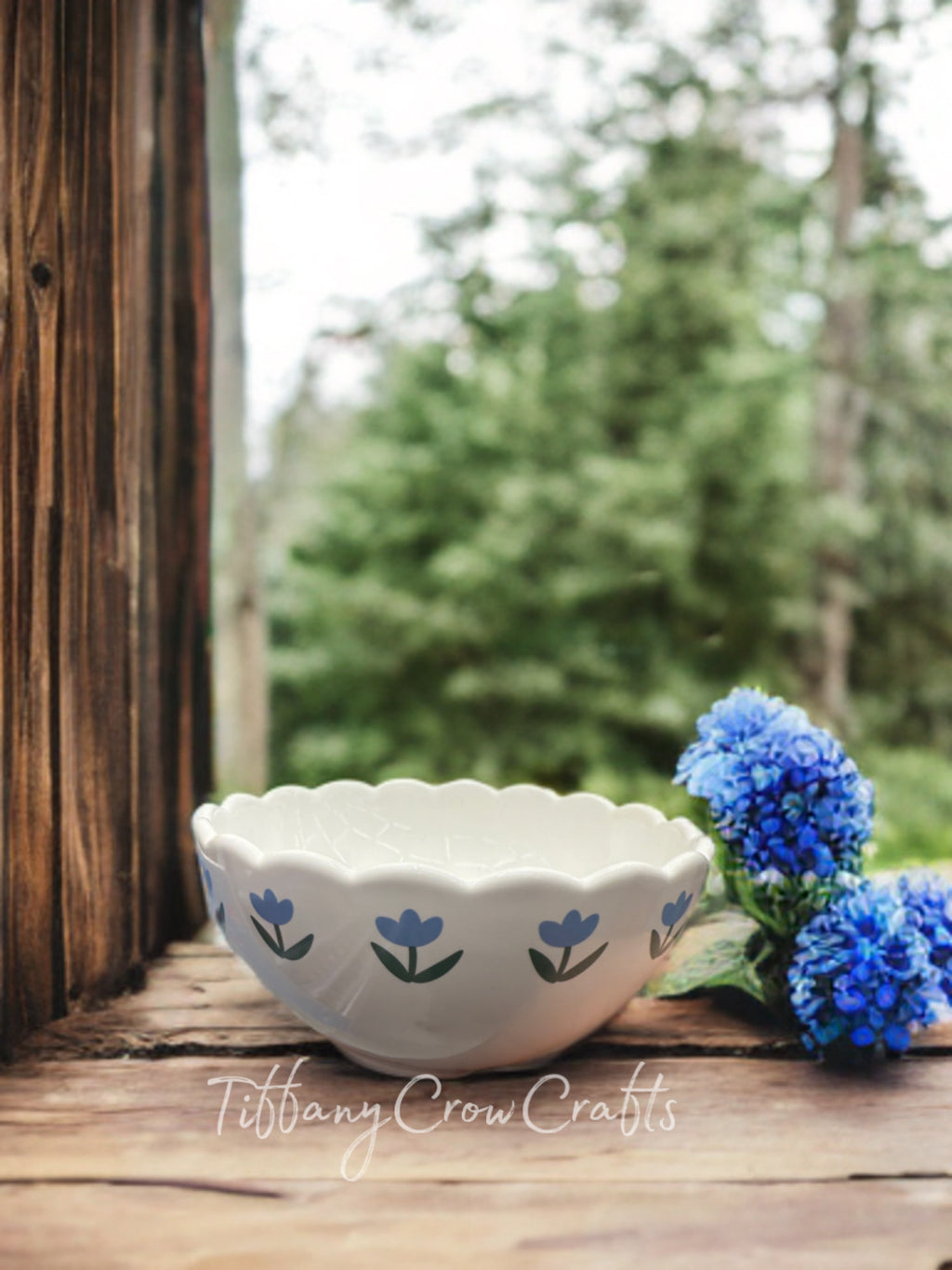 VINTAGE HAND PAINTED CERAMIC FLORAL BLOOM SCALLOPED BOWL