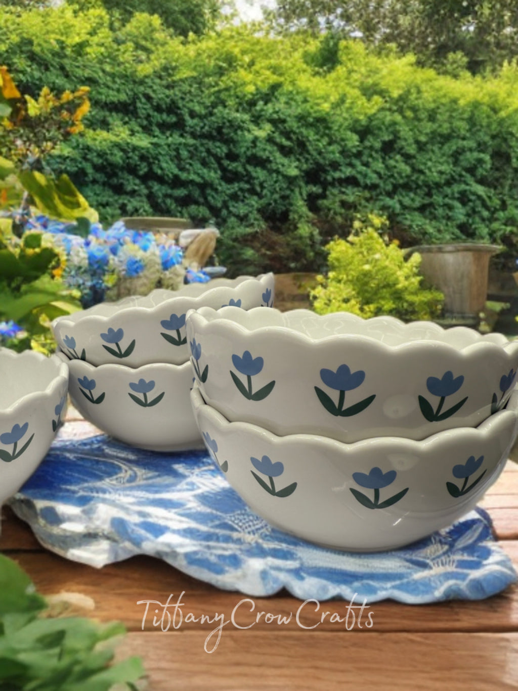 VINTAGE HAND PAINTED CERAMIC FLORAL BLOOM SCALLOPED BOWL