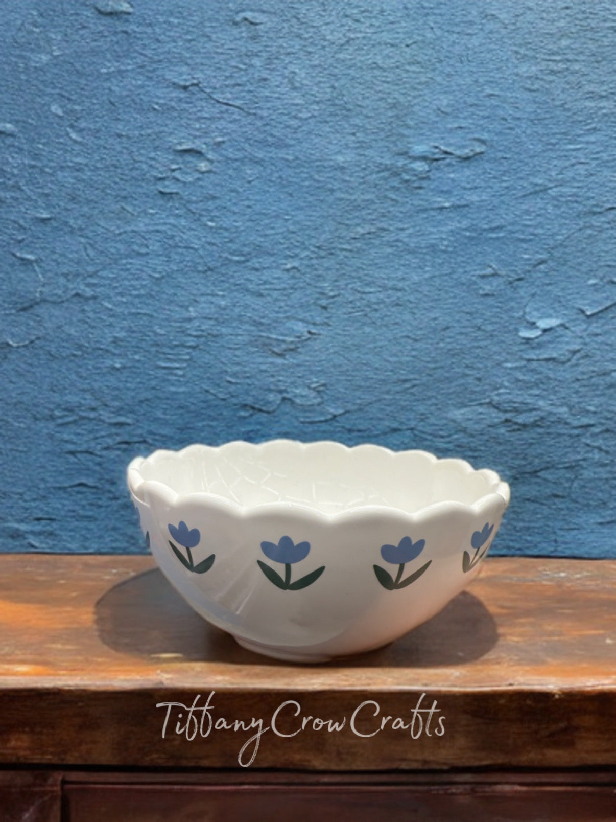 VINTAGE HAND PAINTED CERAMIC FLORAL BLOOM SCALLOPED BOWL