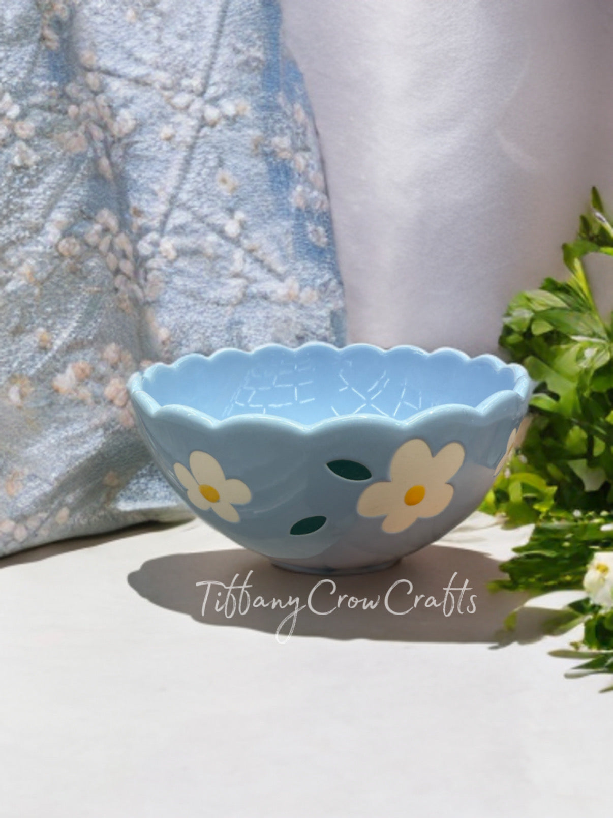 VINTAGE HAND PAINTED CERAMIC FLORAL BLOOM SCALLOPED BOWL